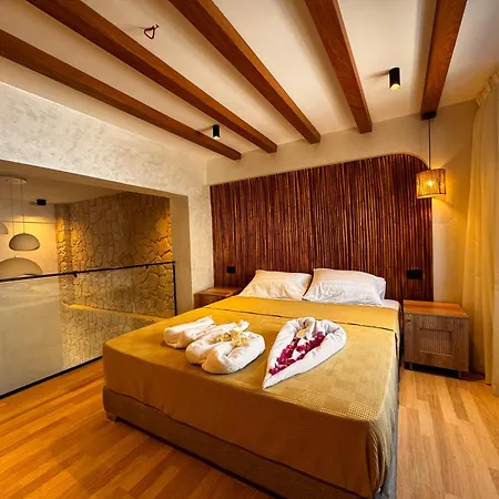 Naama Lofts